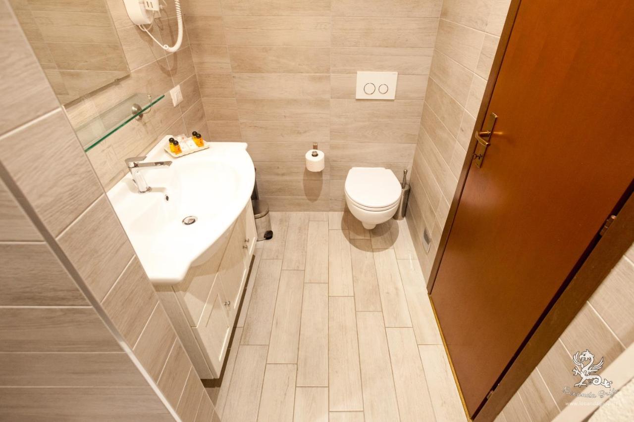 Il Grifo Bed & Breakfast Lenno Dış mekan fotoğraf
